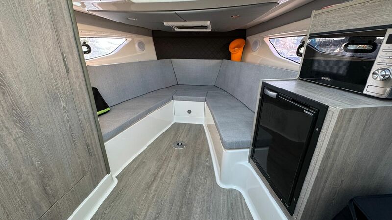 QUICKSILVER 875 SUNDECK 